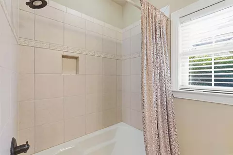 Bath - 7225 E Worth Ave, Benton, AR 72019 photo 6 of 7