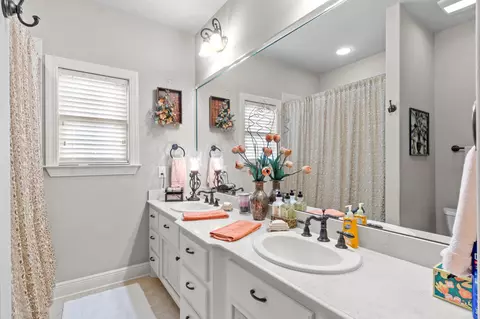 Bath - 7225 E Worth Ave, Benton, AR 72019 photo 4 of 4
