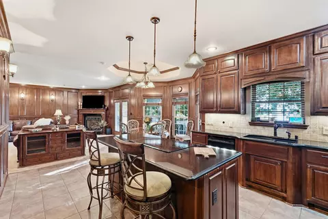 Kitchen - 7225 E Worth Ave, Benton, AR 72019 photo 4 of 6