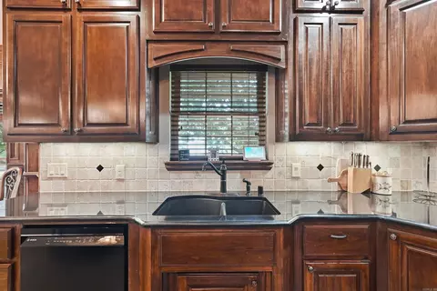 Kitchen - 7225 E Worth Ave, Benton, AR 72019 photo 5 of 6
