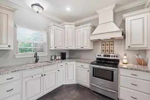 Kitchen - 10 Colt Loop, Greenbrier, AR 72058 photo 3 of 4