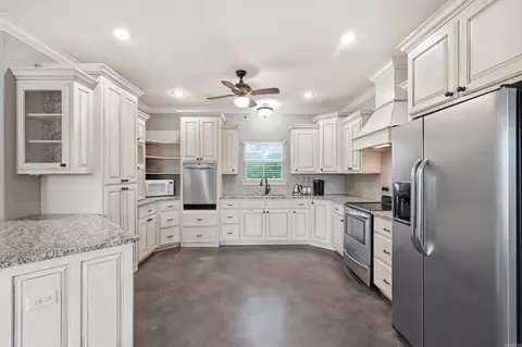 Kitchen - 10 Colt Loop, Greenbrier, AR 72058 photo 2 of 4