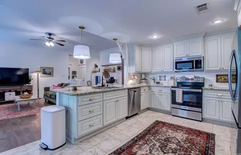 Kitchen - 385 Reuben Dr, Alexander, AR 72002 photo 2 of 7