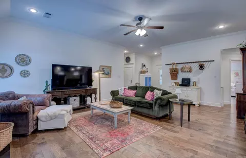 Living - 385 Reuben Dr, Alexander, AR 72002 photo 3 of 3