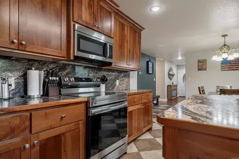 Kitchen - 471 Patterson Cir, Bismarck, AR 71929 photo 4 of 9