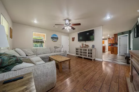 Living - 471 Patterson Cir, Bismarck, AR 71929 photo 1 of 4