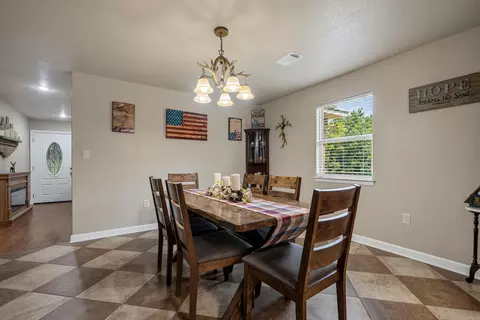 Dining - 471 Patterson Cir, Bismarck, AR 71929 photo 3 of 3