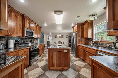 Kitchen - 471 Patterson Cir, Bismarck, AR 71929 photo 1 of 9