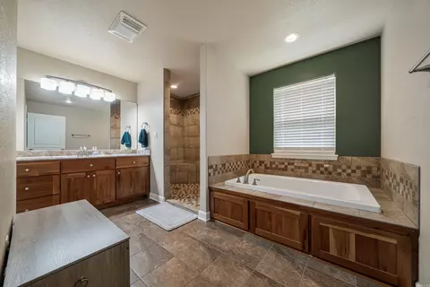 Bath - 471 Patterson Cir, Bismarck, AR 71929 photo 1 of 7