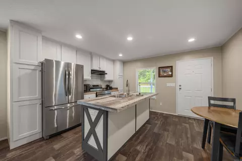 Kitchen - 471 Patterson Cir, Bismarck, AR 71929 photo 9 of 9
