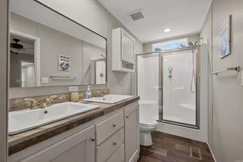 Bath - 471 Patterson Cir, Bismarck, AR 71929 photo 6 of 7