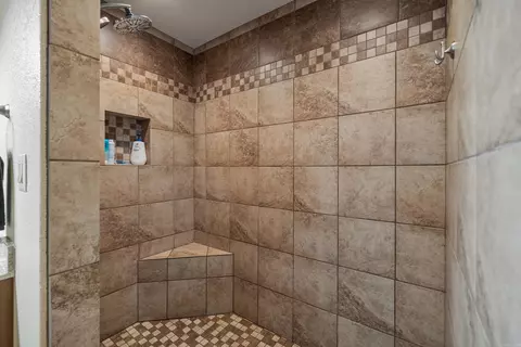 Bath - 471 Patterson Cir, Bismarck, AR 71929 photo 3 of 7