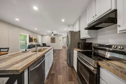 Kitchen - 471 Patterson Cir, Bismarck, AR 71929 photo 6 of 9