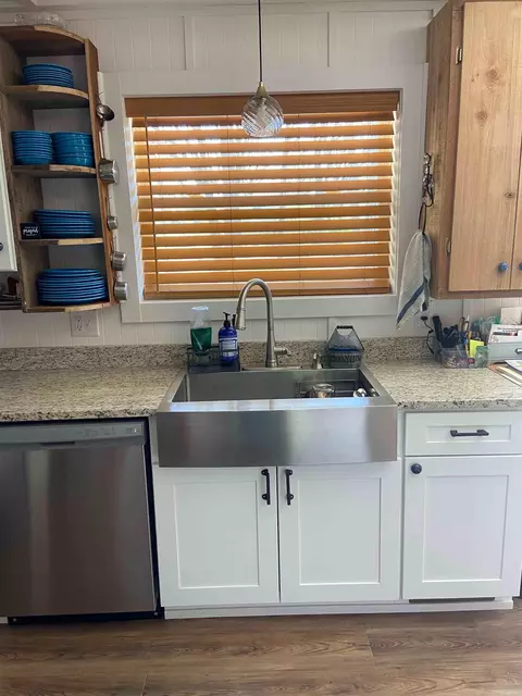 Kitchen - 517 E Webb St, Mountain View, AR 72560 photo 2 of 6