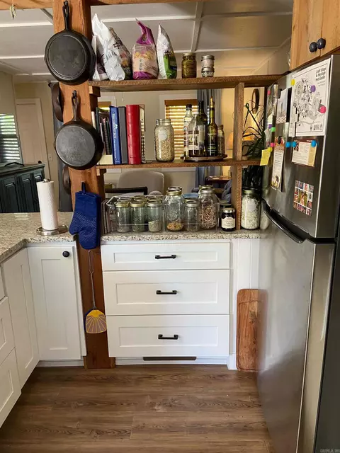 Kitchen - 517 E Webb St, Mountain View, AR 72560 photo 4 of 6