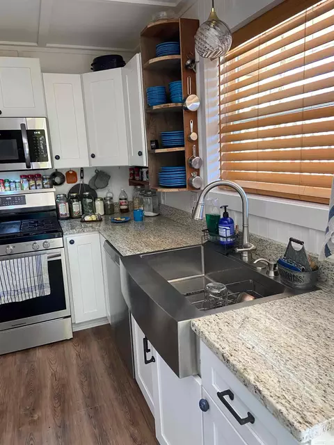 Kitchen - 517 E Webb St, Mountain View, AR 72560 photo 1 of 6