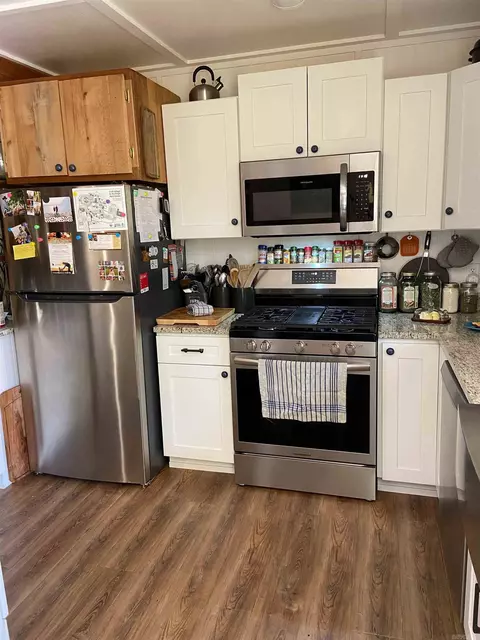 Kitchen - 517 E Webb St, Mountain View, AR 72560 photo 3 of 6