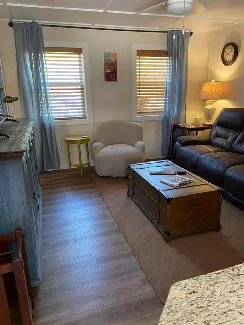 Living - 517 E Webb St, Mountain View, AR 72560 photo 2 of 5