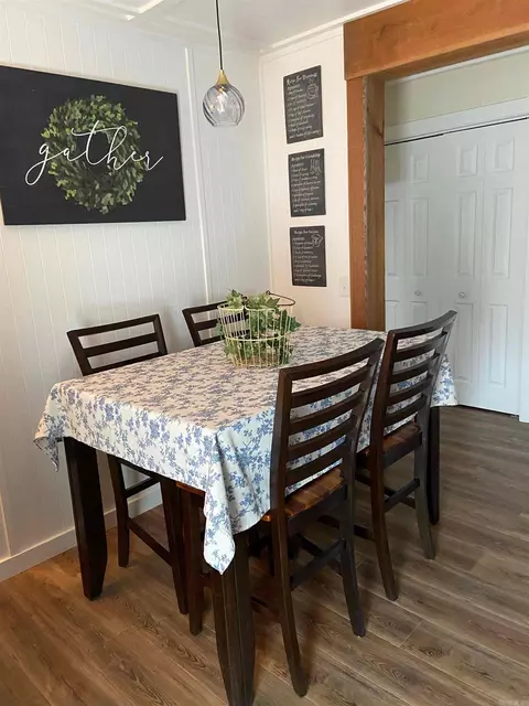 Dining - 517 E Webb St, Mountain View, AR 72560 photo 1 of 2