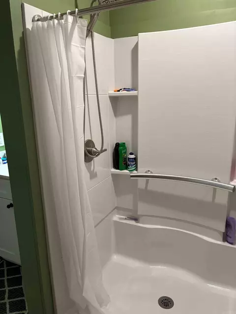 Bath - 517 E Webb St # B, Mountain View, AR 72560 photo 1 of 3