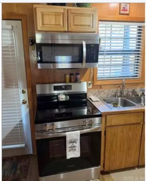 Kitchen - 517 E Webb St # B, Mountain View, AR 72560 photo 2 of 2