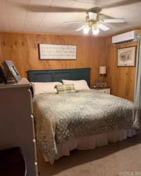 Bedroom - 517 E Webb St # B, Mountain View, AR 72560 photo 2 of 3