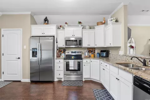 Kitchen - 146 Meadow Dr, Beebe, AR 72012 photo 1 of 1