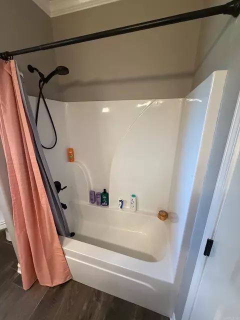 Bath - 3903 Hampton Dr, Benton, AR 72019 photo 5 of 6