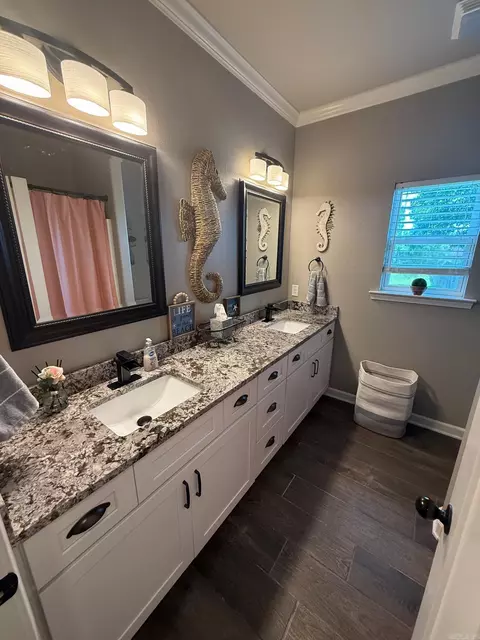 Bath - 3903 Hampton Dr, Benton, AR 72019 photo 4 of 6