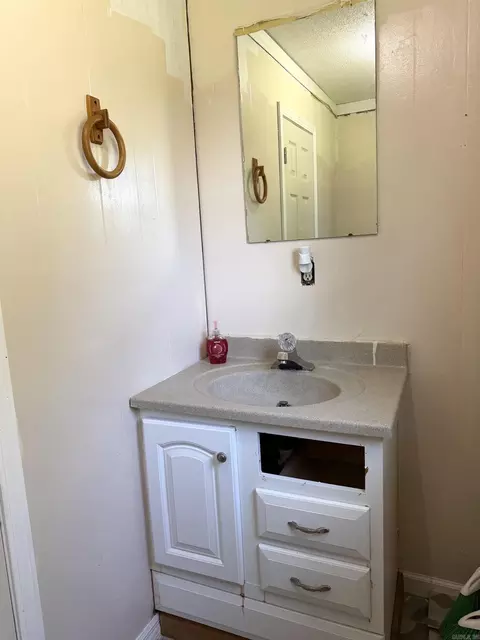 Bath - 864 Edgemont Rd, Quitman, AR 72131 photo 4 of 5