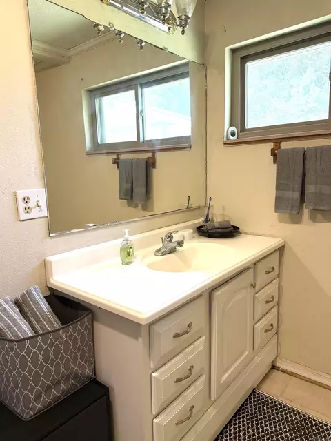 Bath - 864 Edgemont Rd, Quitman, AR 72131 photo 2 of 5