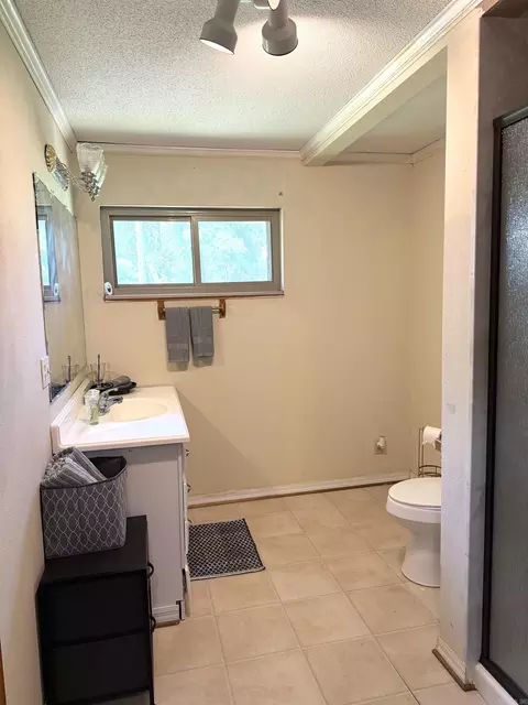Bath - 864 Edgemont Rd, Quitman, AR 72131 photo 3 of 5