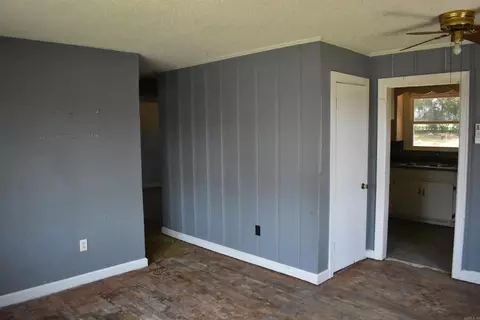 Living - 1506 E Moore Ave, Searcy, AR 72143 photo 1 of 2