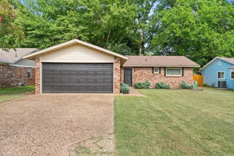302 Club Ln, Conway, AR 72034