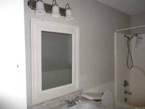 Bath - 2605 W 37th Ave, Pine Bluff, AR 71603 photo 2 of 2