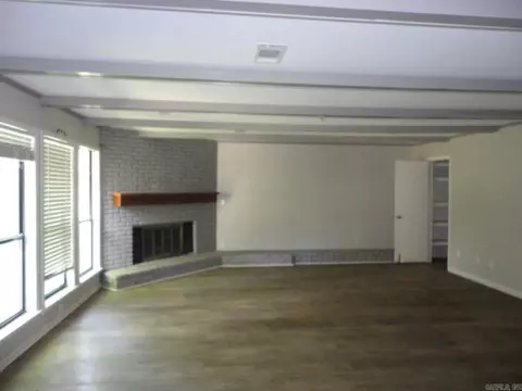 Living - 2605 W 37th Ave, Pine Bluff, AR 71603 photo 2 of 4