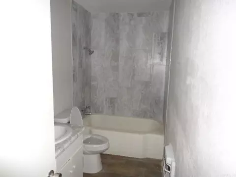 Bath - 2605 W 37th Ave, Pine Bluff, AR 71603 photo 1 of 2