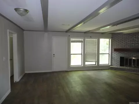 Living - 2605 W 37th Ave, Pine Bluff, AR 71603 photo 3 of 4