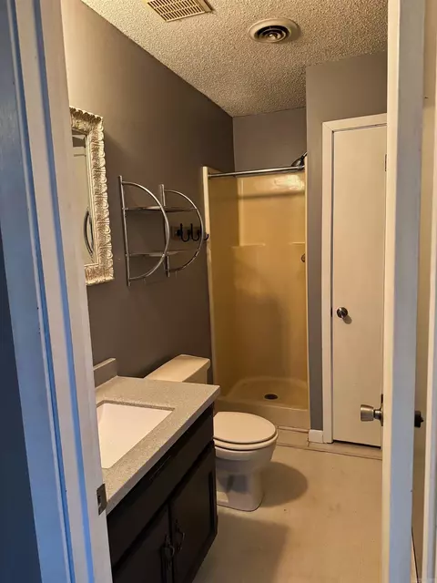 Bath - 1300 Charles St, Trumann, AR 72472 photo 4 of 5