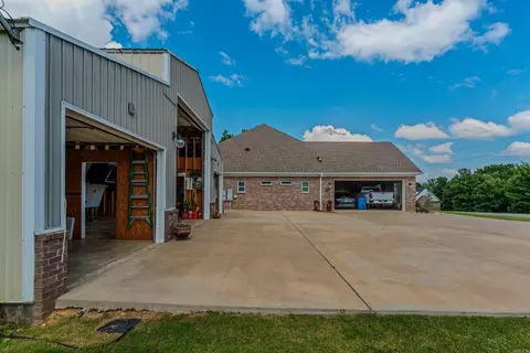 Exterior - 3985 Bent Tree, Benton, AR 72019 photo 7 of 10