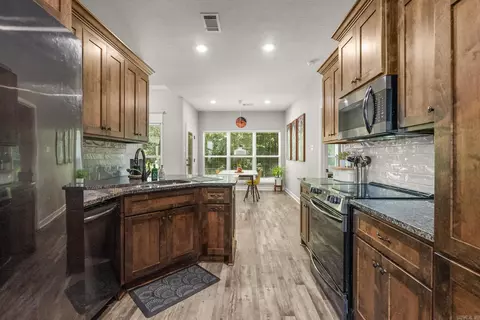 Kitchen - 19 Bullet Davis, Greenbrier, AR 72058 photo 3 of 3