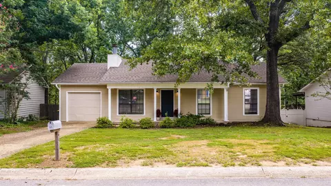 65 Point West Cir, Little Rock, AR 72211