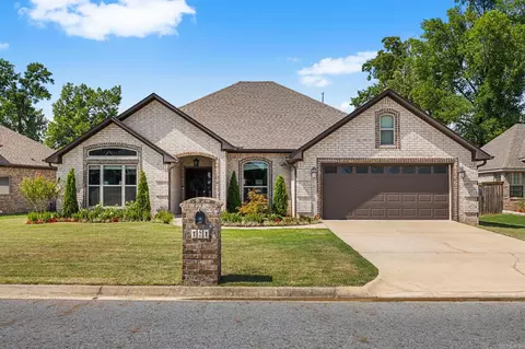 121 Lucia Ln, Maumelle, AR 72113