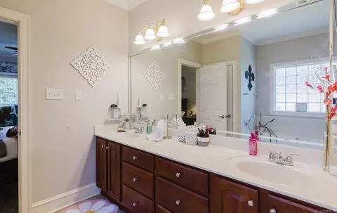 Bath - 5916 Worth Ave, Benton, AR 72019 photo 3 of 5
