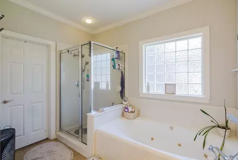 Bath - 5916 Worth Ave, Benton, AR 72019 photo 4 of 5