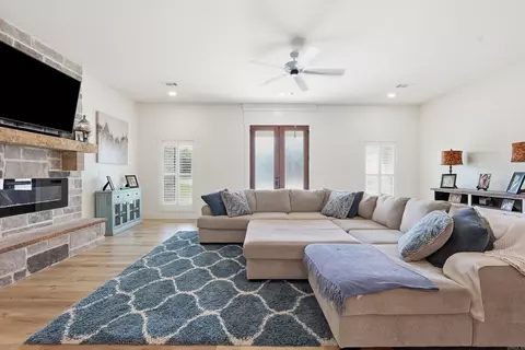 Living - 18 Ules Watson Dr, Greenbrier, AR 72058 photo 1 of 2