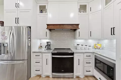 Kitchen - 18 Ules Watson Dr, Greenbrier, AR 72058 photo 4 of 6