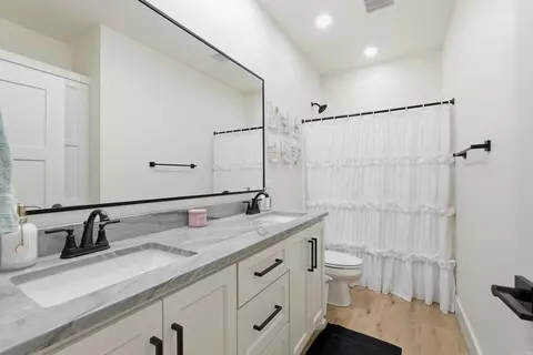 Bath - 18 Ules Watson Dr, Greenbrier, AR 72058 photo 6 of 7