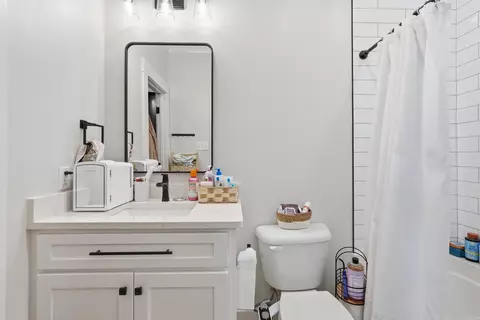 Bath - 1680 Pearce Dr, Conway, AR 72034 photo 3 of 7