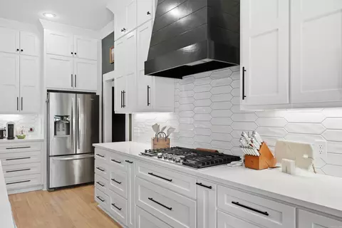 Kitchen - 1680 Pearce Dr, Conway, AR 72034 photo 2 of 6